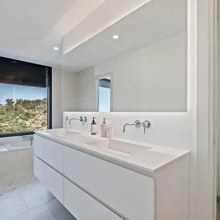Villa Pinares De San Anton - Sea, City, Mountain Views, Close To Beach, Bbq Malaga