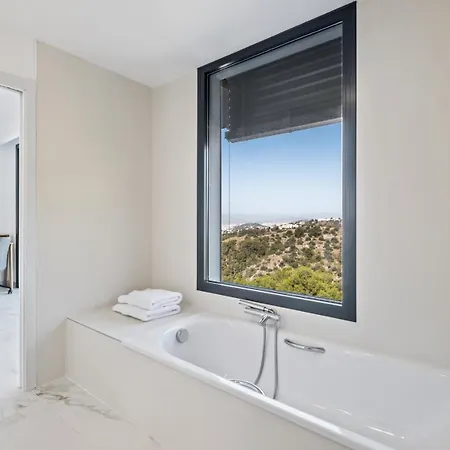 Pinares De San Anton - Sea, City, Mountain Views, Close To Beach, Bbq *
